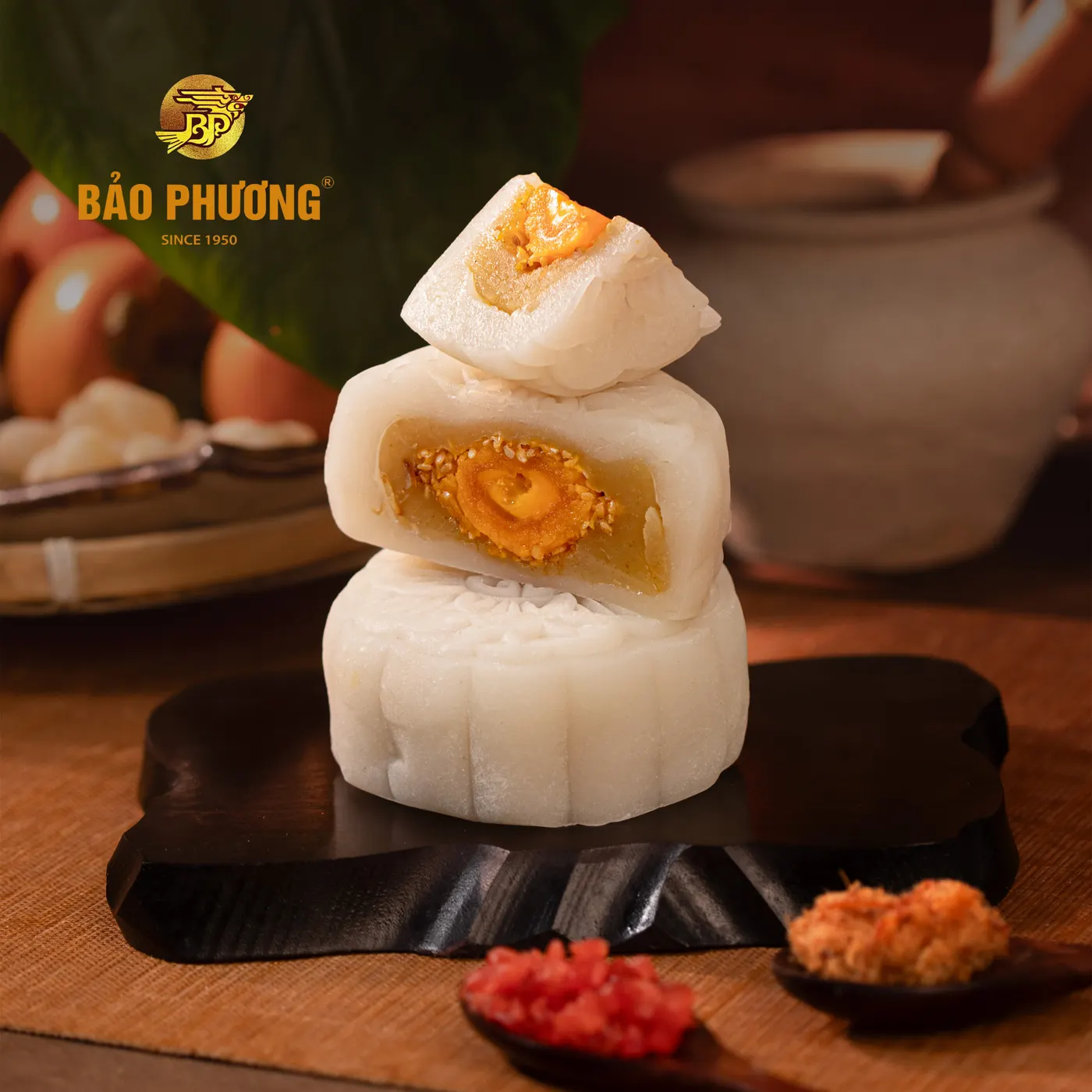 Bánh dẻo nhân sen xát 1 trứng muối (210g) - ảnh 2